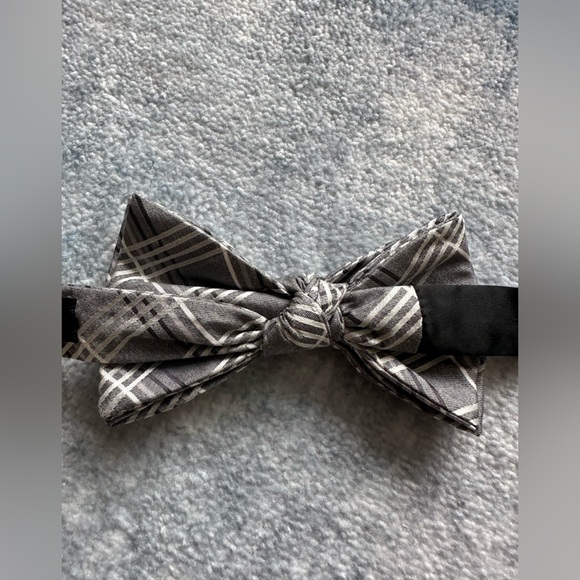 NWT Express adjustable silk bow tie (pre-tied) - Picture 3 of 5